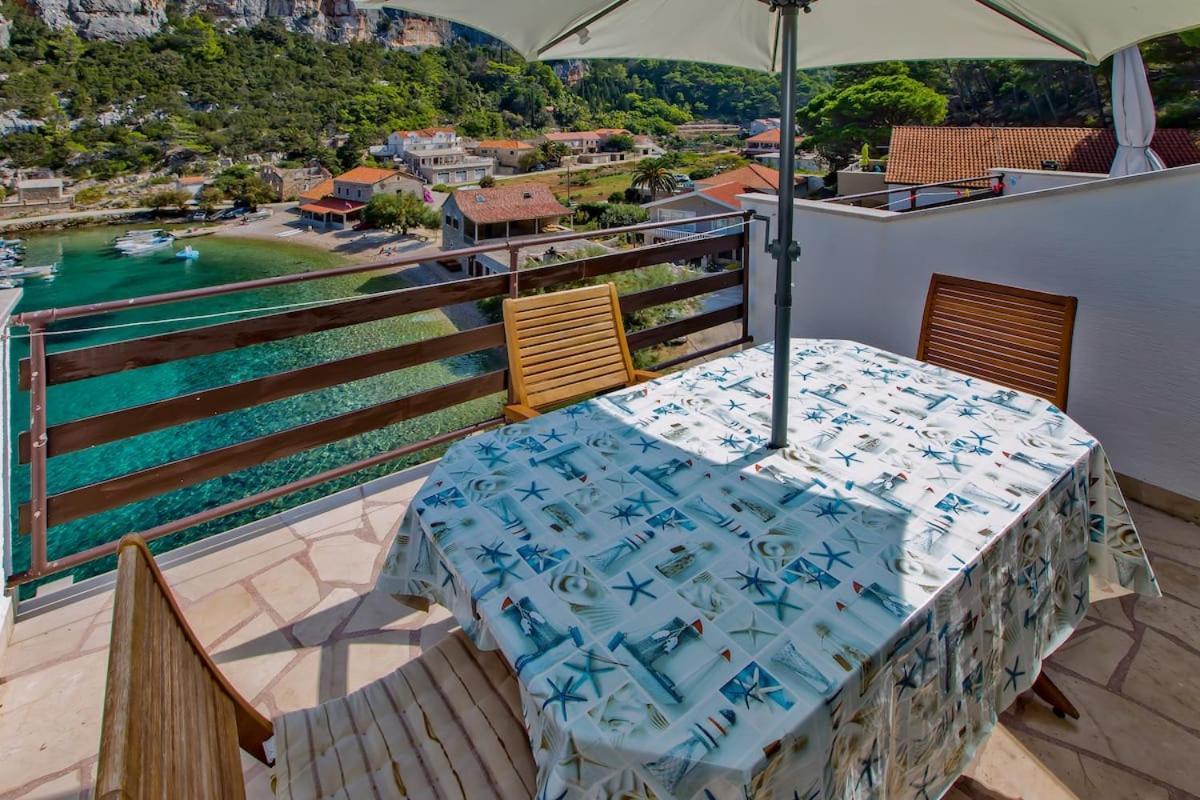 Villa Mateljan Zastražišće 외부 사진